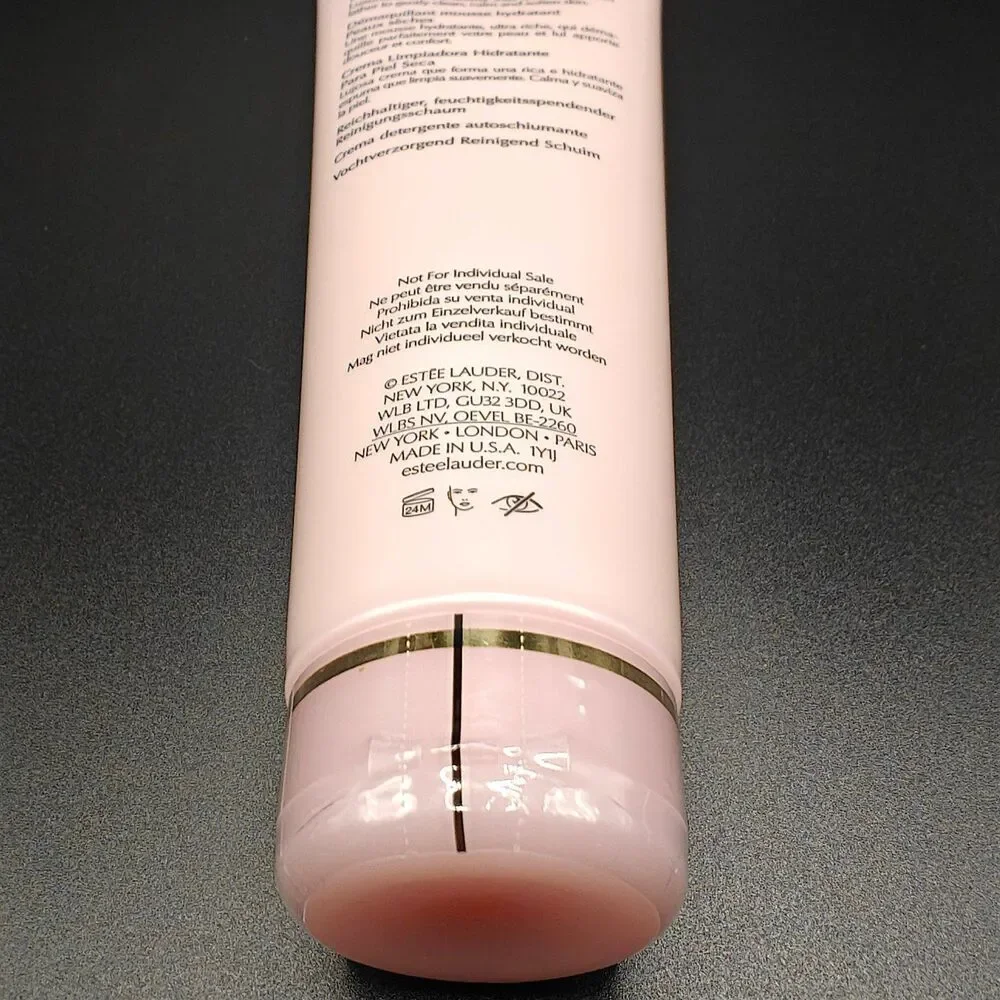 Brand new Estée Lauder Soft clean moisture rich foaming cleanser 4.2oz